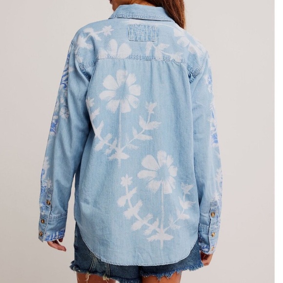 NWT FREE PEOPLE Sky Blue Med Indigo Airbrushed Blossom Denim Shirt SZ: L - Picture 5 of 6